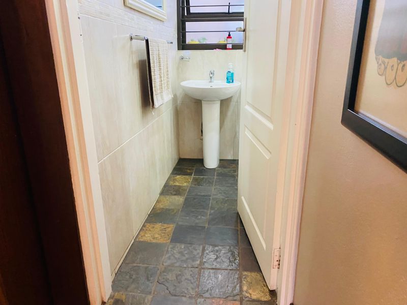 Spacious family home for sale - Photo 6
