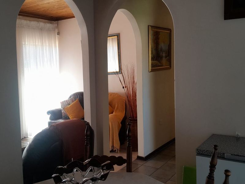 Comfortable Family Living with Convenience & Space - Photo 10
