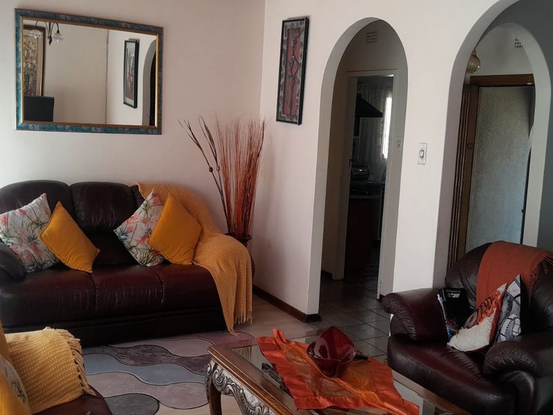 Comfortable Family Living with Convenience & Space - Photo 8