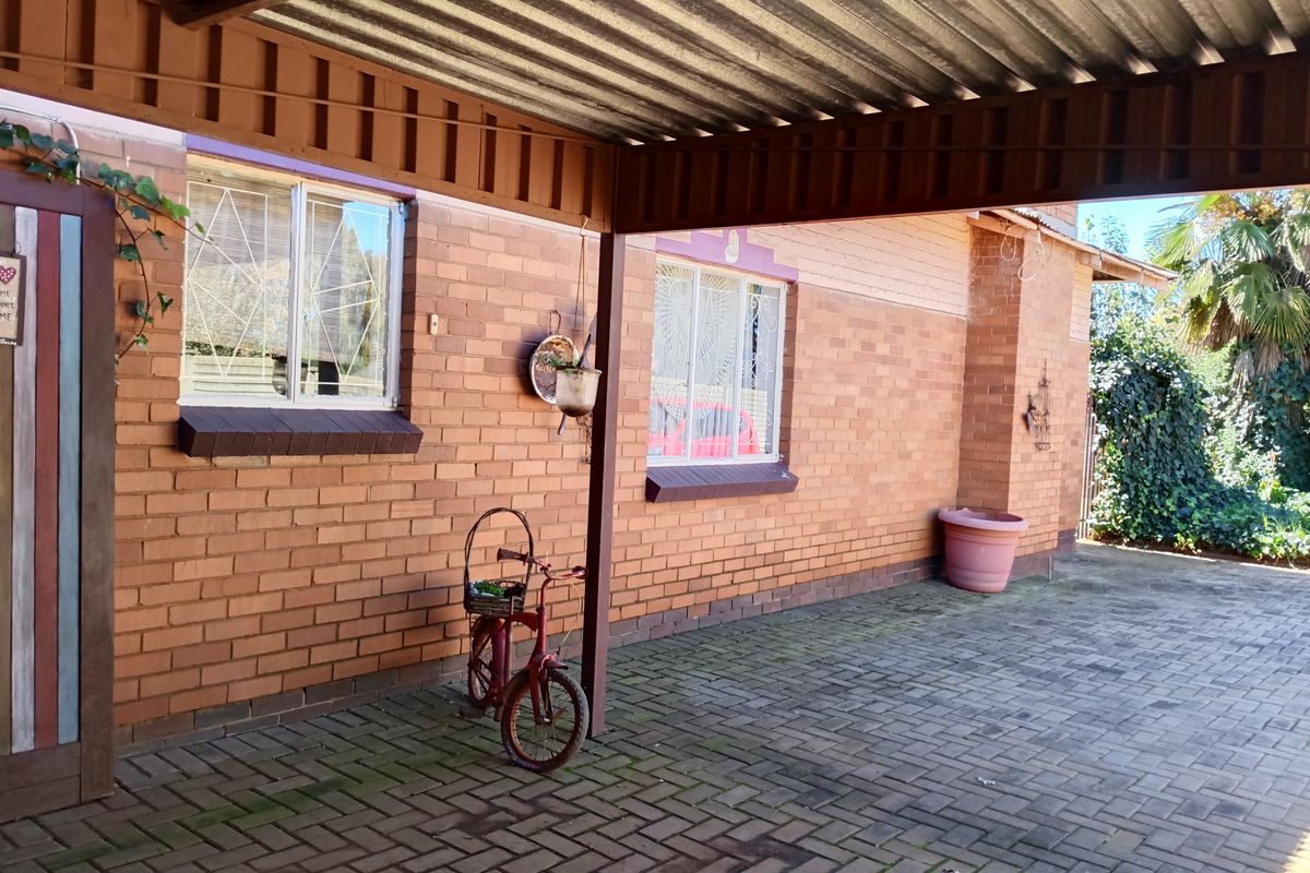 3 Bedroom - Photo 3