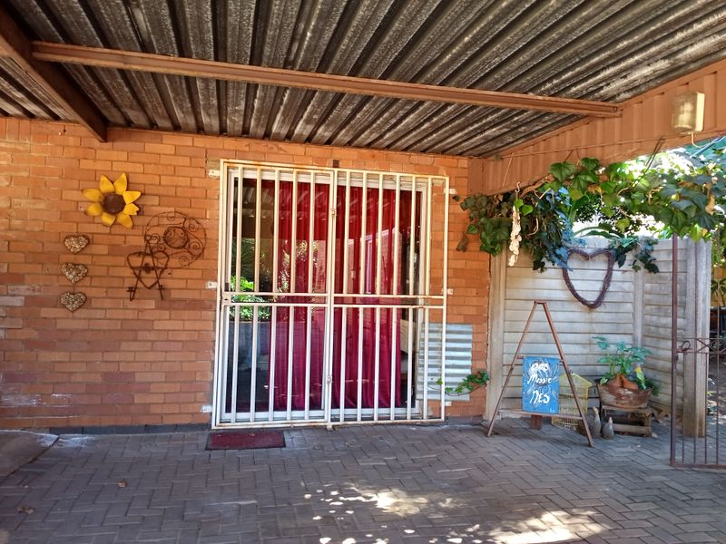 3 Bedroom - Photo 2