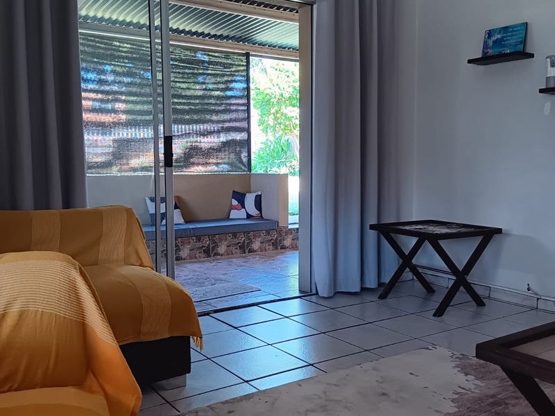 Charming four bedrooms home with beautiful garden and braai area - Photo 9