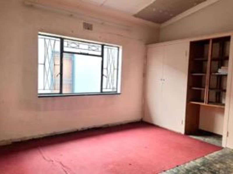 Spacious 4-Bedroom Family Home with Great Potential in a Neat Area - Photo 4