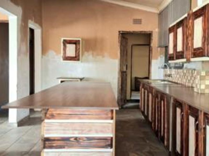 Spacious 4-Bedroom Family Home with Great Potential in a Neat Area - Photo 5