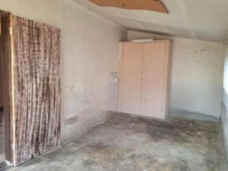 Spacious 4-Bedroom Family Home with Great Potential in a Neat Area - Photo 8