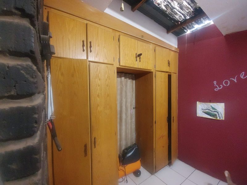 SPACIOUS 4-BEDROOM FAMILY HOME WITH POOL & ENTERTAINMENT AREA TO RENT - Photo 7