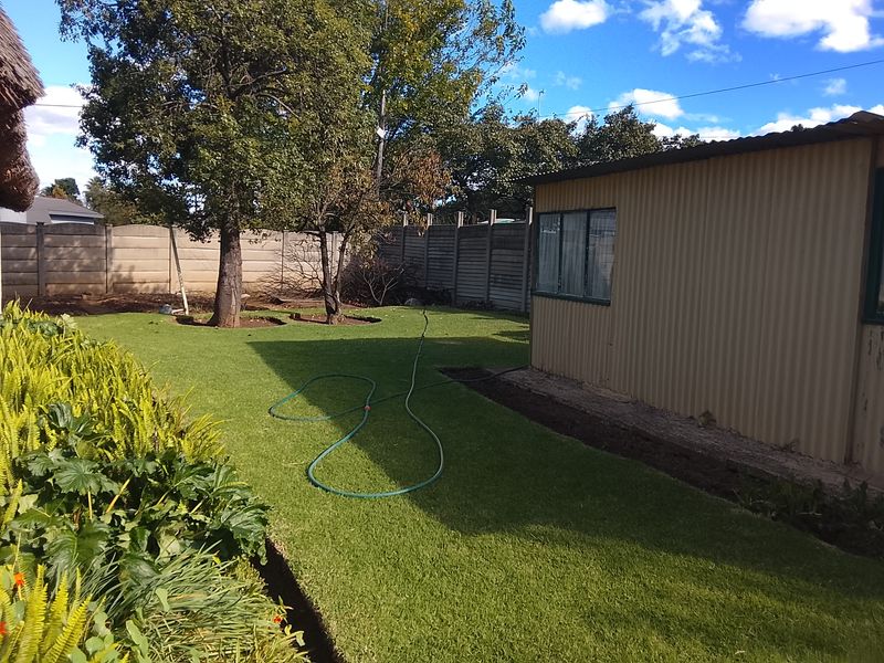 Specious family home with flatlet, borehole and entertainment area - Photo 9
