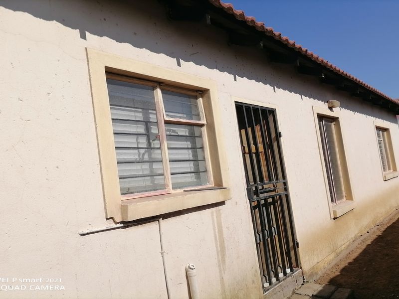 Spacious 3 bedroom house for Sale - Photo 3
