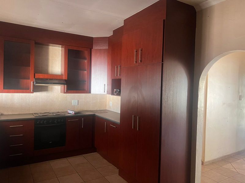 Charming Family Home with Entertainment Lapa & Ample Garaging in Three Rivers - Photo 5