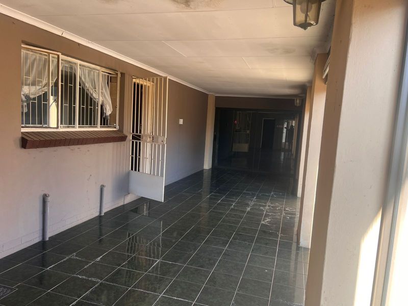 Charming Family Home with Entertainment Lapa & Ample Garaging in Three Rivers - Photo 9