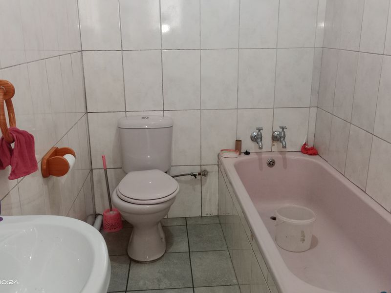 Modern & Convenient 1-Bedroom Flat in the Heart of Vereeniging CBD - Photo 10