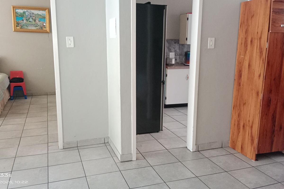 Modern & Convenient 1-Bedroom Flat in the Heart of Vereeniging CBD - Photo 3