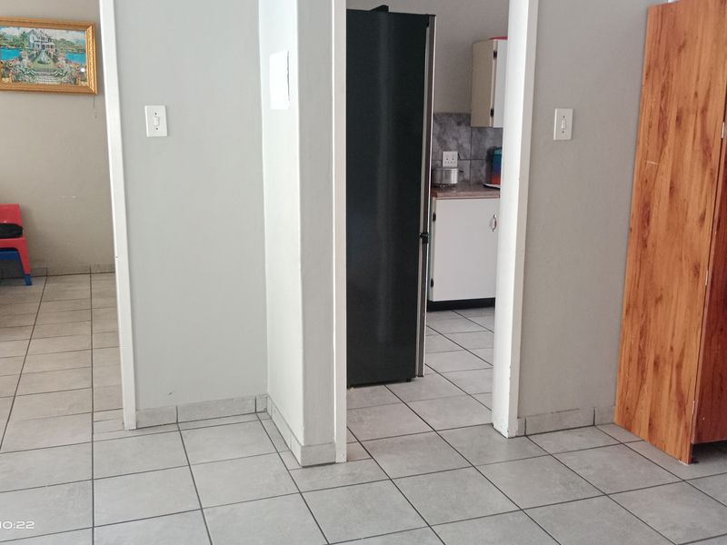 Modern & Convenient 1-Bedroom Flat in the Heart of Vereeniging CBD - Photo 3