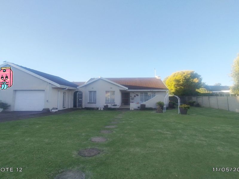 Spacious Family Home with Pool & Flatlet in Sonland Park - Photo 1