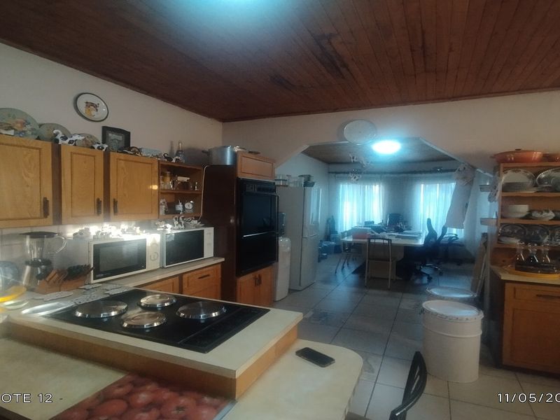 Spacious Family Home with Pool & Flatlet in Sonland Park - Photo 4