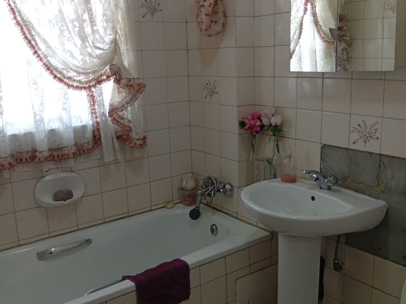 🌆 Stylish CBD Living – Spacious 3-Bedroom Flat with Balcony in the Heart of Vereeniging! - Photo 9