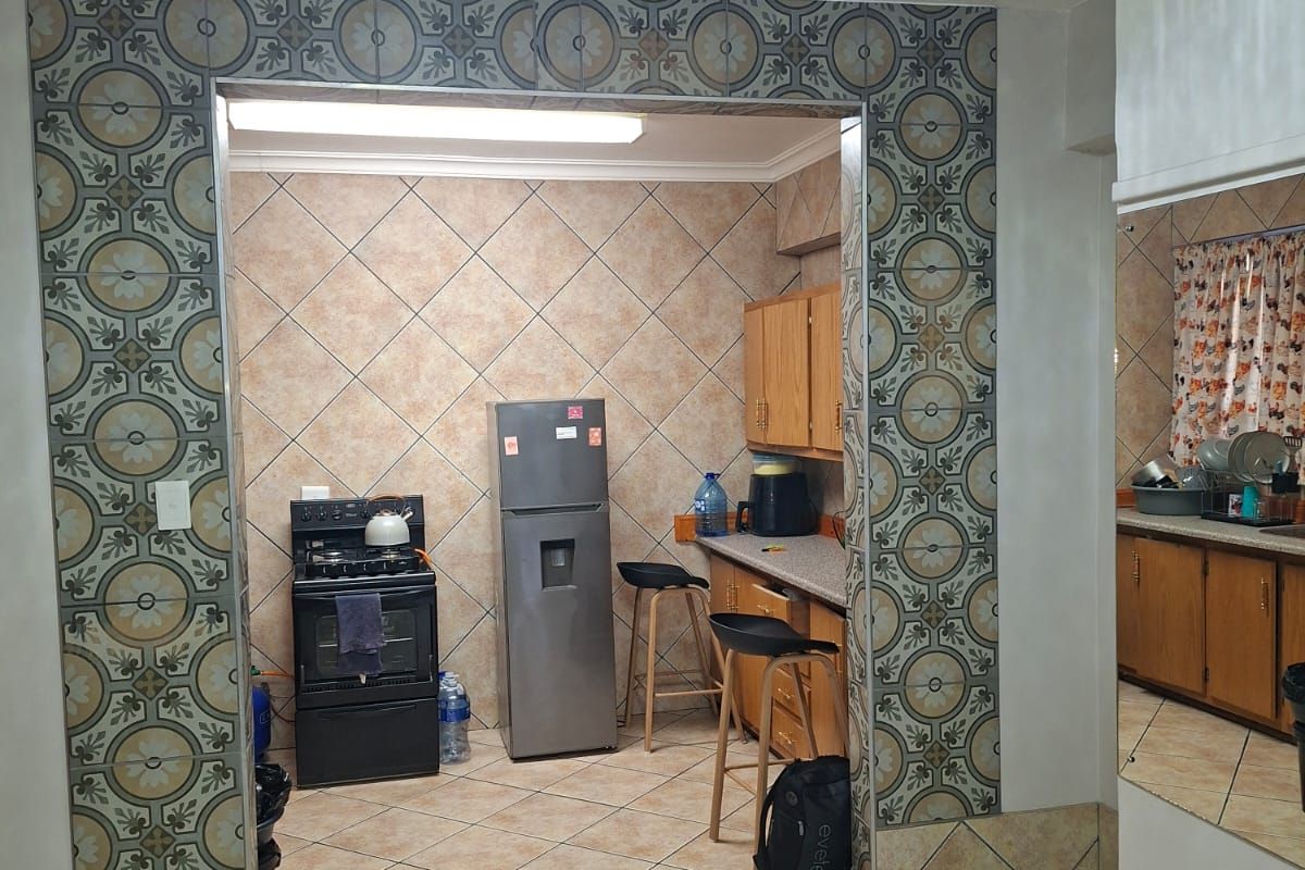 ✨ Stylish & Convenient 2-Bedroom Flat in the Heart of Vereeniging CBD ✨ - Photo 5