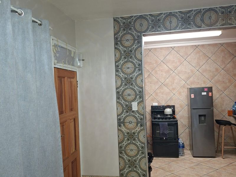 ✨ Stylish & Convenient 2-Bedroom Flat in the Heart of Vereeniging CBD ✨ - Photo 8