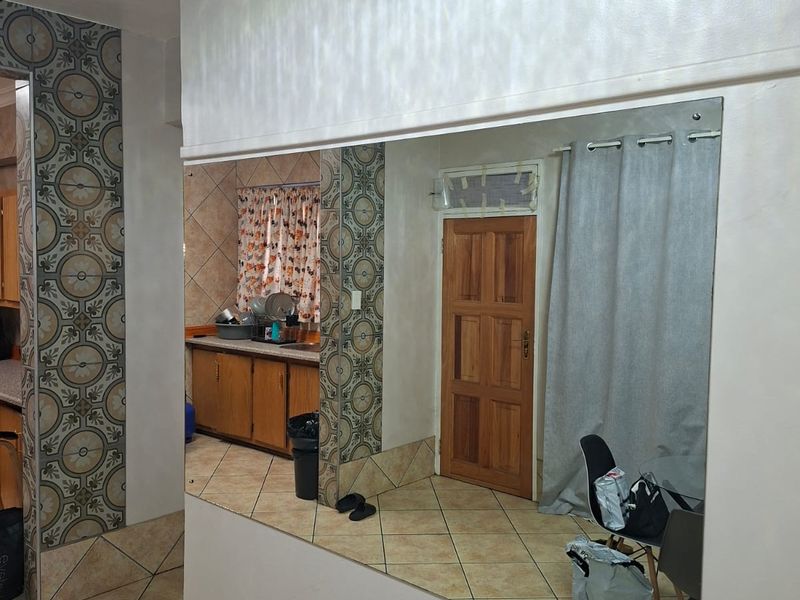 ✨ Stylish & Convenient 2-Bedroom Flat in the Heart of Vereeniging CBD ✨ - Photo 6