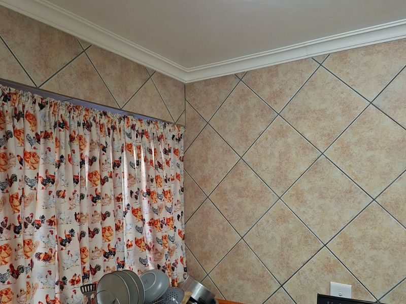 ✨ Stylish & Convenient 2-Bedroom Flat in the Heart of Vereeniging CBD ✨ - Photo 4