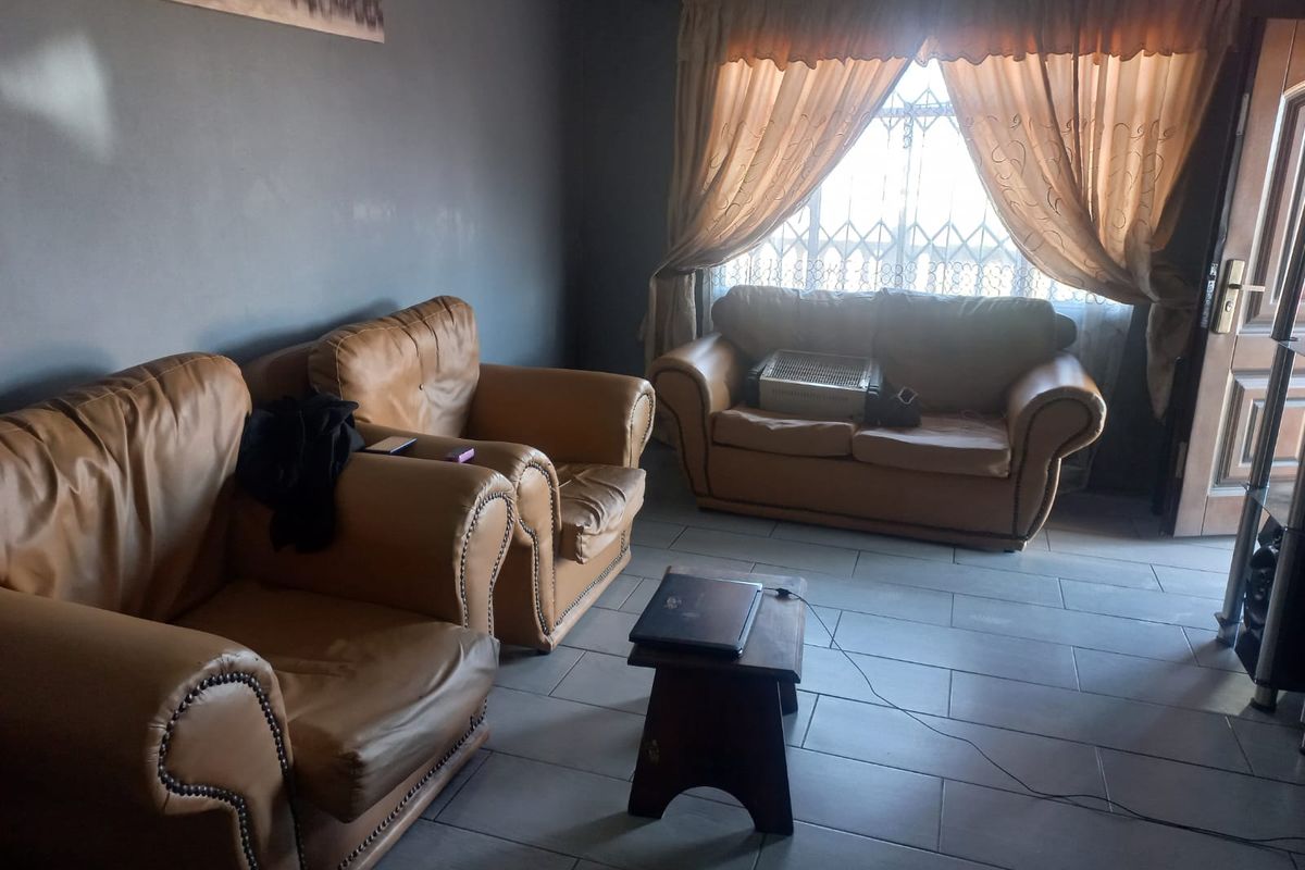 3 Bedroom - Photo 3