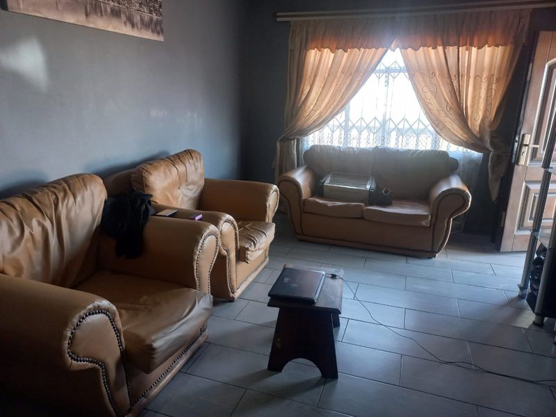 3 Bedroom - Photo 3