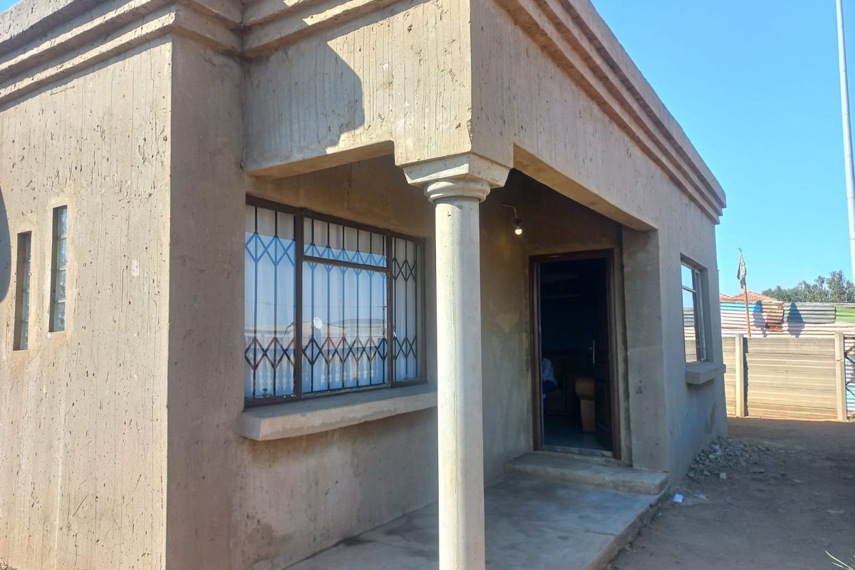 3 Bedroom - Photo 2
