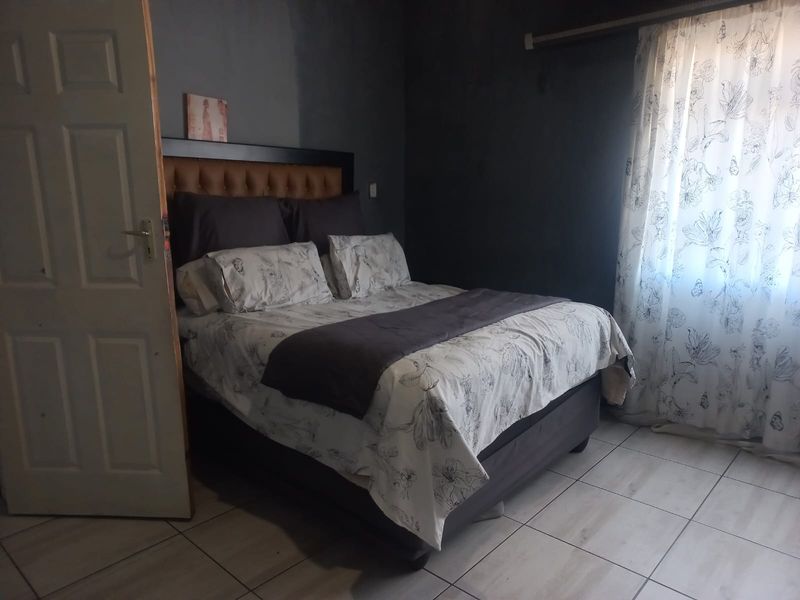 3 Bedroom - Photo 10