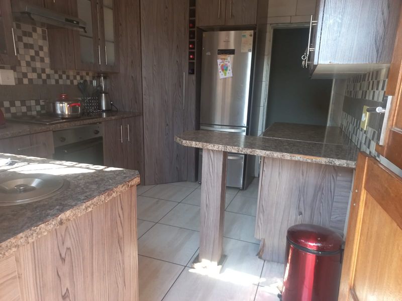 3 Bedroom - Photo 6
