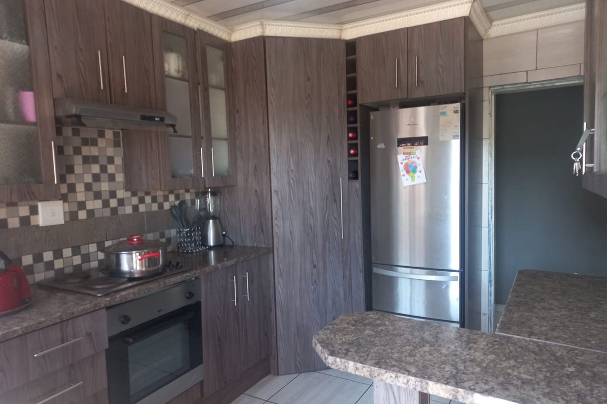 3 Bedroom - Photo 5