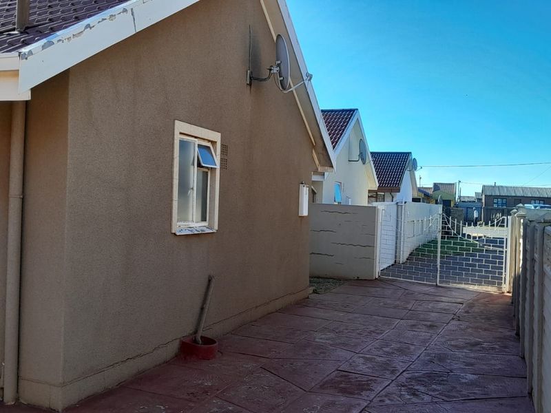 Neat & Secure Family Home in Sebokeng Zone 14 - Photo 3