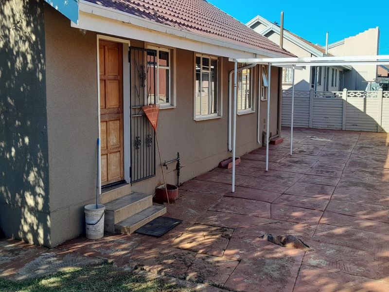 Neat & Secure Family Home in Sebokeng Zone 14 - Photo 1
