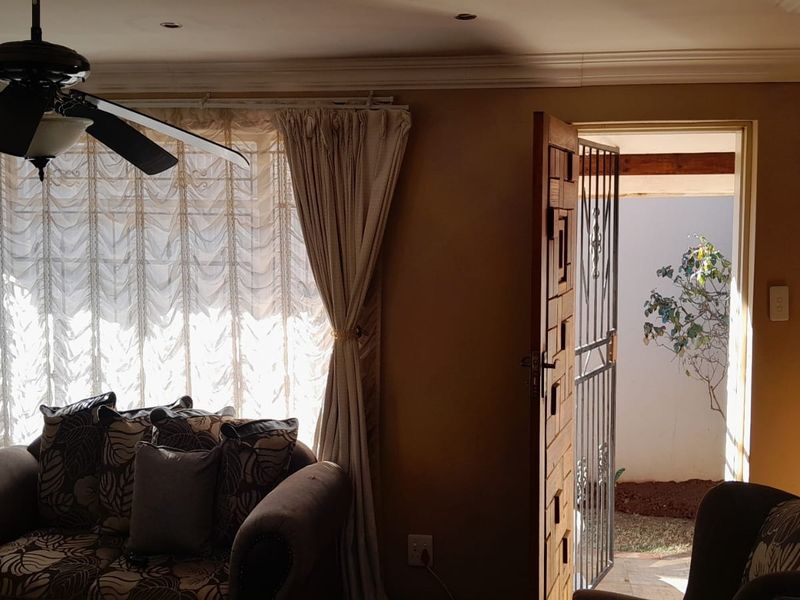 Neat & Secure Family Home in Sebokeng Zone 14 - Photo 10
