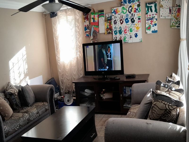 Neat & Secure Family Home in Sebokeng Zone 14 - Photo 9