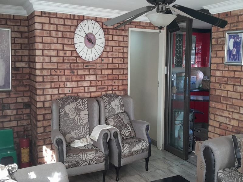 Neat & Secure Family Home in Sebokeng Zone 14 - Photo 8