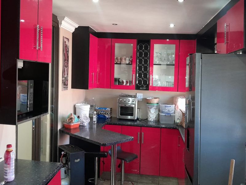 Neat & Secure Family Home in Sebokeng Zone 14 - Photo 5
