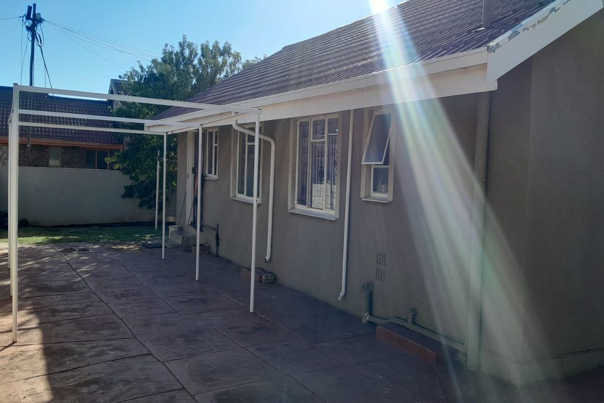 Neat & Secure Family Home in Sebokeng Zone 14 - Photo 4
