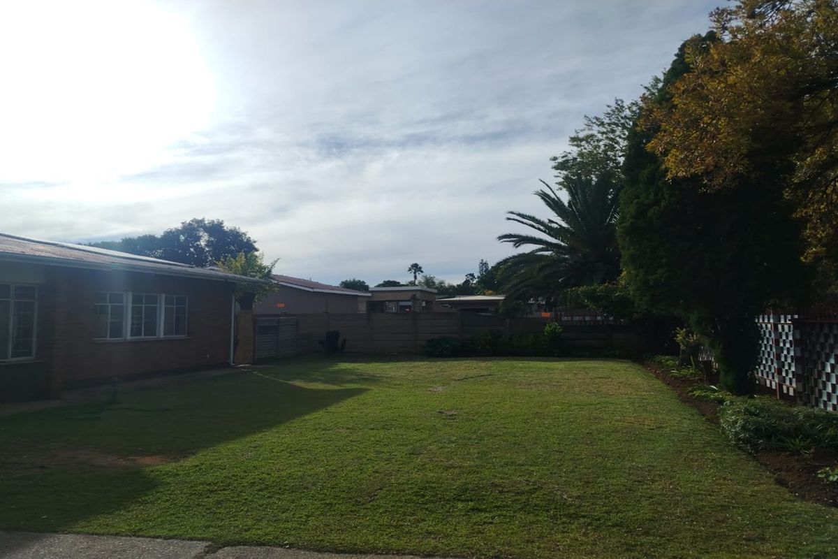 Charming Family Home in a Prime Location SW 5 - Photo 2