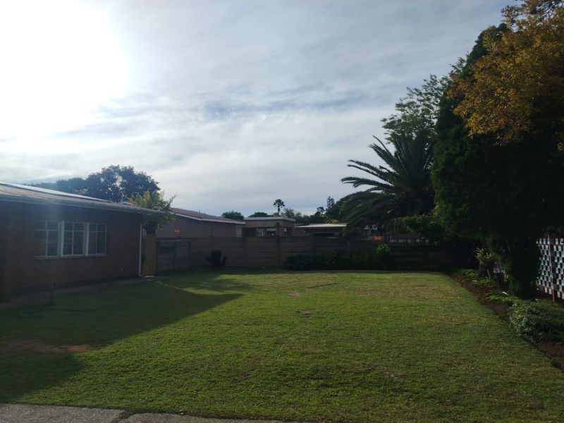 Charming Family Home in a Prime Location SW 5 - Photo 2