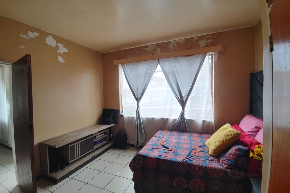 🌇 Modern 1-Bedroom Flat with Balcony in the Heart of Vereeniging CBD - Photo 3