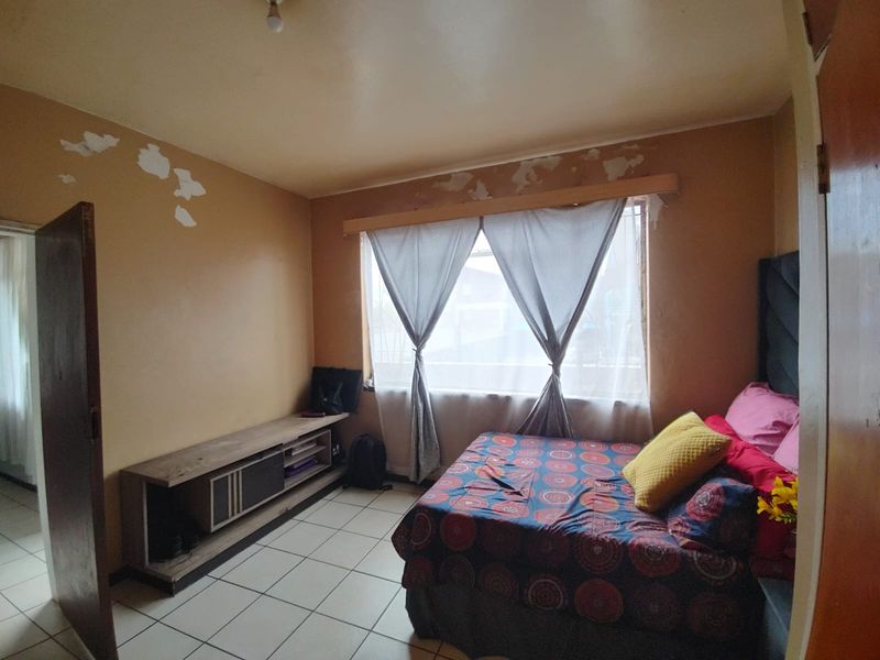 🌇 Modern 1-Bedroom Flat with Balcony in the Heart of Vereeniging CBD - Photo 3