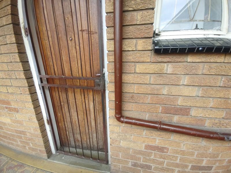 🌇 Modern 1-Bedroom Flat with Balcony in the Heart of Vereeniging CBD - Photo 10