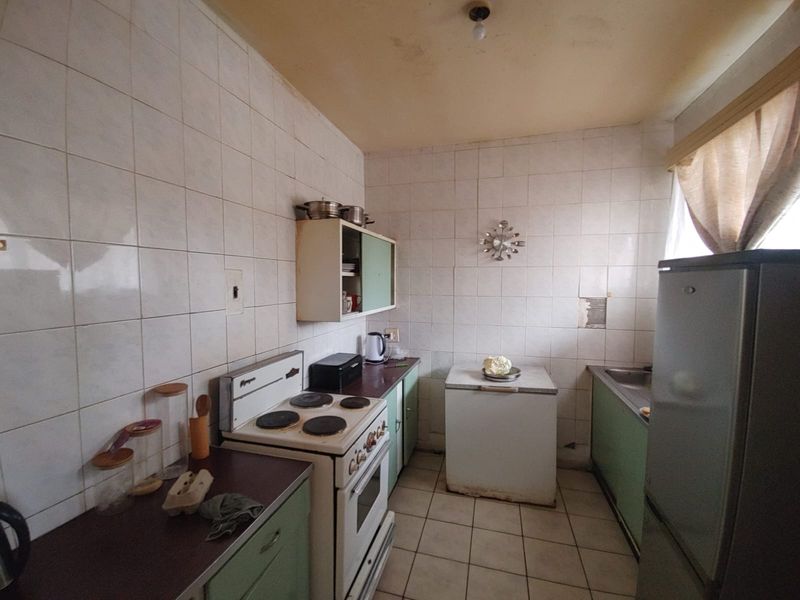 🌇 Modern 1-Bedroom Flat with Balcony in the Heart of Vereeniging CBD - Photo 8