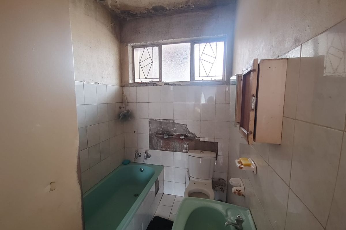 🌇 Modern 1-Bedroom Flat with Balcony in the Heart of Vereeniging CBD - Photo 4