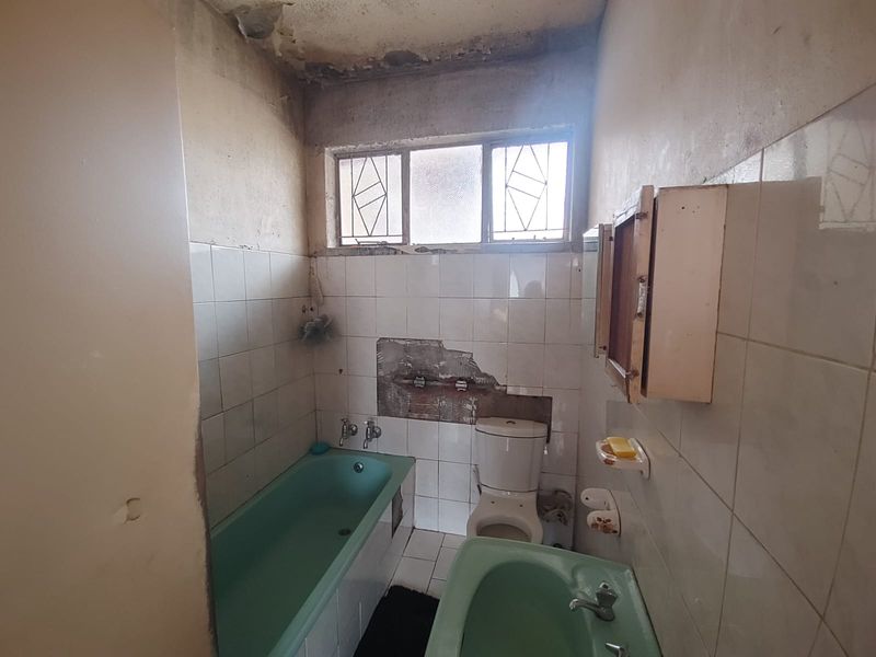 🌇 Modern 1-Bedroom Flat with Balcony in the Heart of Vereeniging CBD - Photo 4