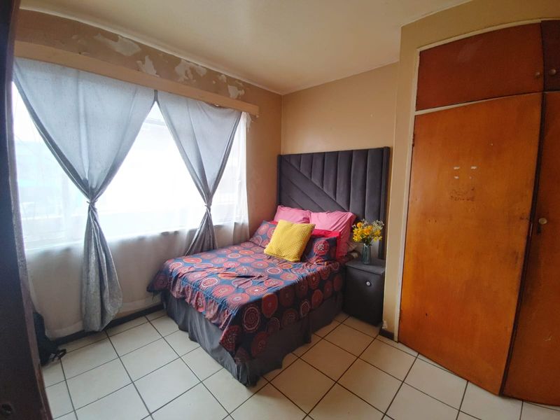 🌇 Modern 1-Bedroom Flat with Balcony in the Heart of Vereeniging CBD - Photo 2