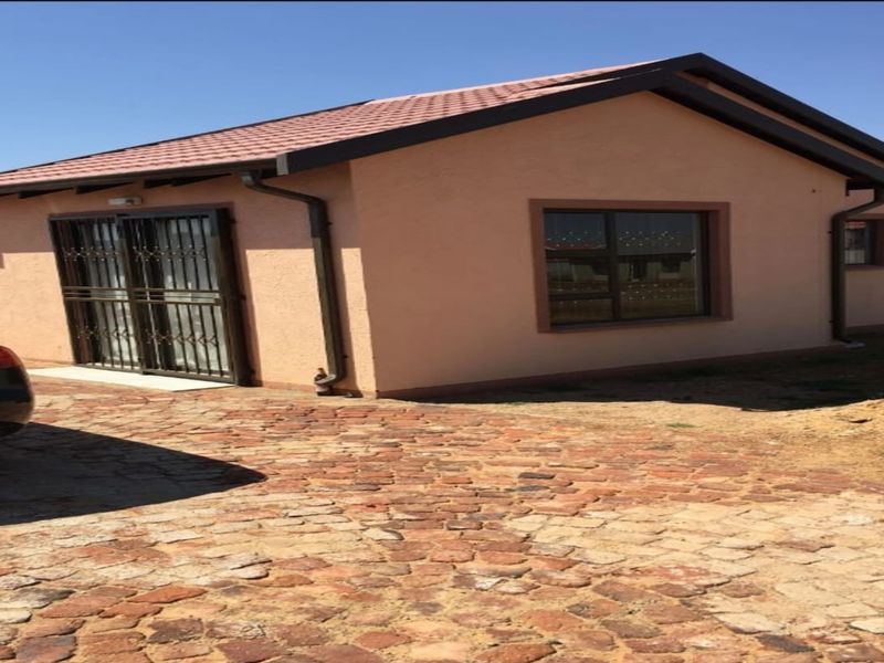 2Bedroom Home Perfect for First Time Buyers - Photo 1