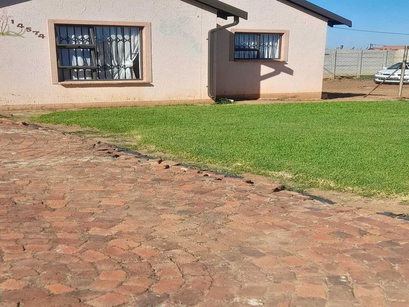 2Bedroom Home Perfect for First Time Buyers - Photo 4