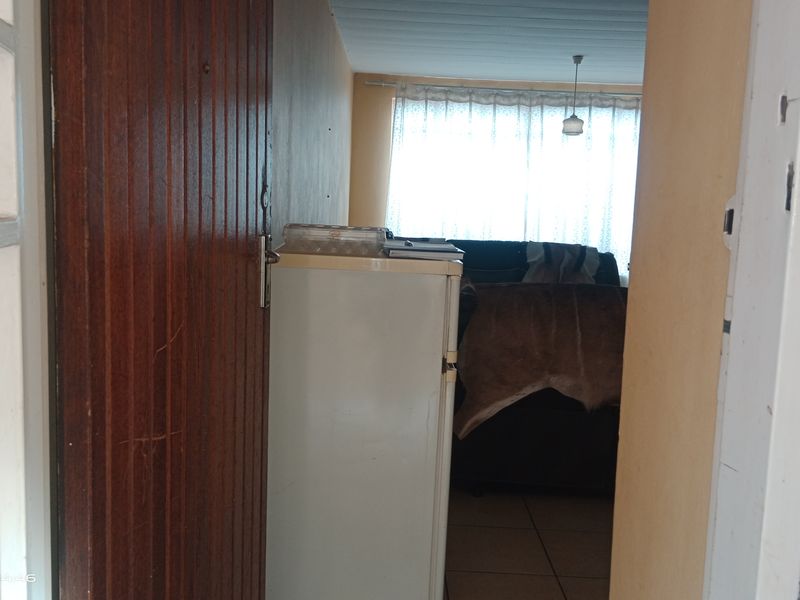 Modern & Convenient 1-Bedroom Flat in the Heart of Vereeniging CBD - Photo 1