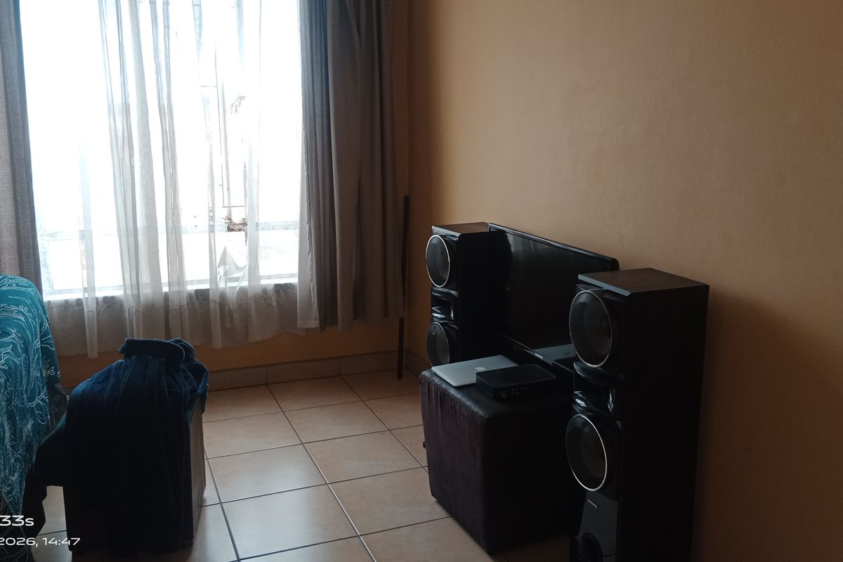Modern & Convenient 1-Bedroom Flat in the Heart of Vereeniging CBD - Photo 3